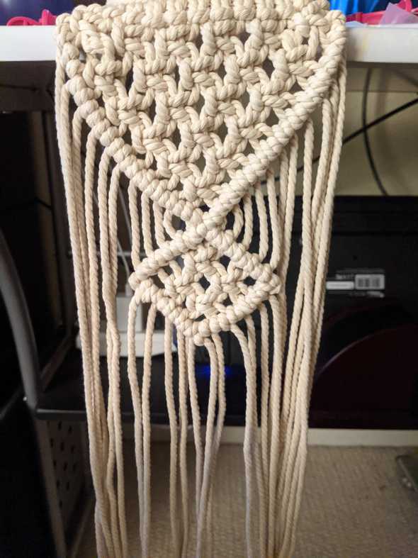 Macrame clove hitch knots for smaller triangle